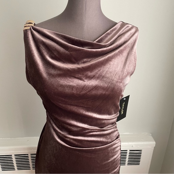Taylor One Shoulder Velvet Dress in Mauve - Picture 2 of 10